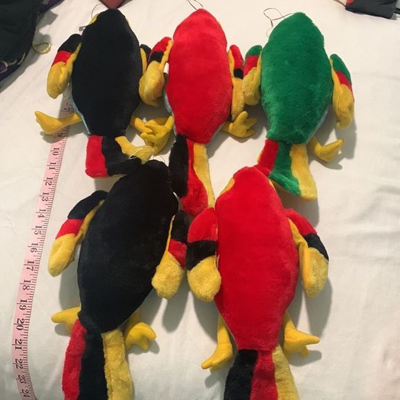 Five Pretty Plush Parrots - Picture 6 of 15